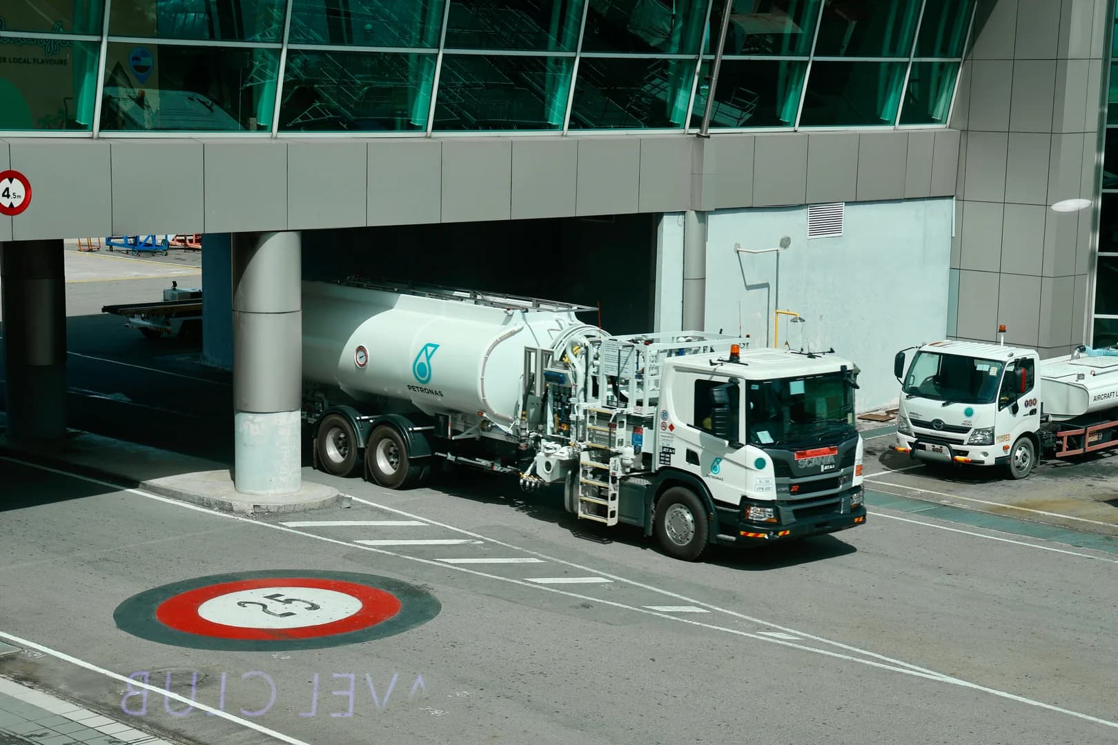 Australia's Jet Fuel Crisis: What It Means for Airlines, Aviation Careers, and the Future of Flying in 2026